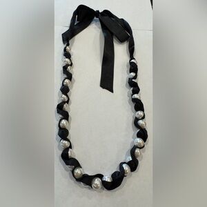 Elegant Black and White Pearl Necklace